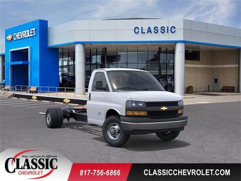 New 2026 Chevrolet Express 3500 RWD image 1