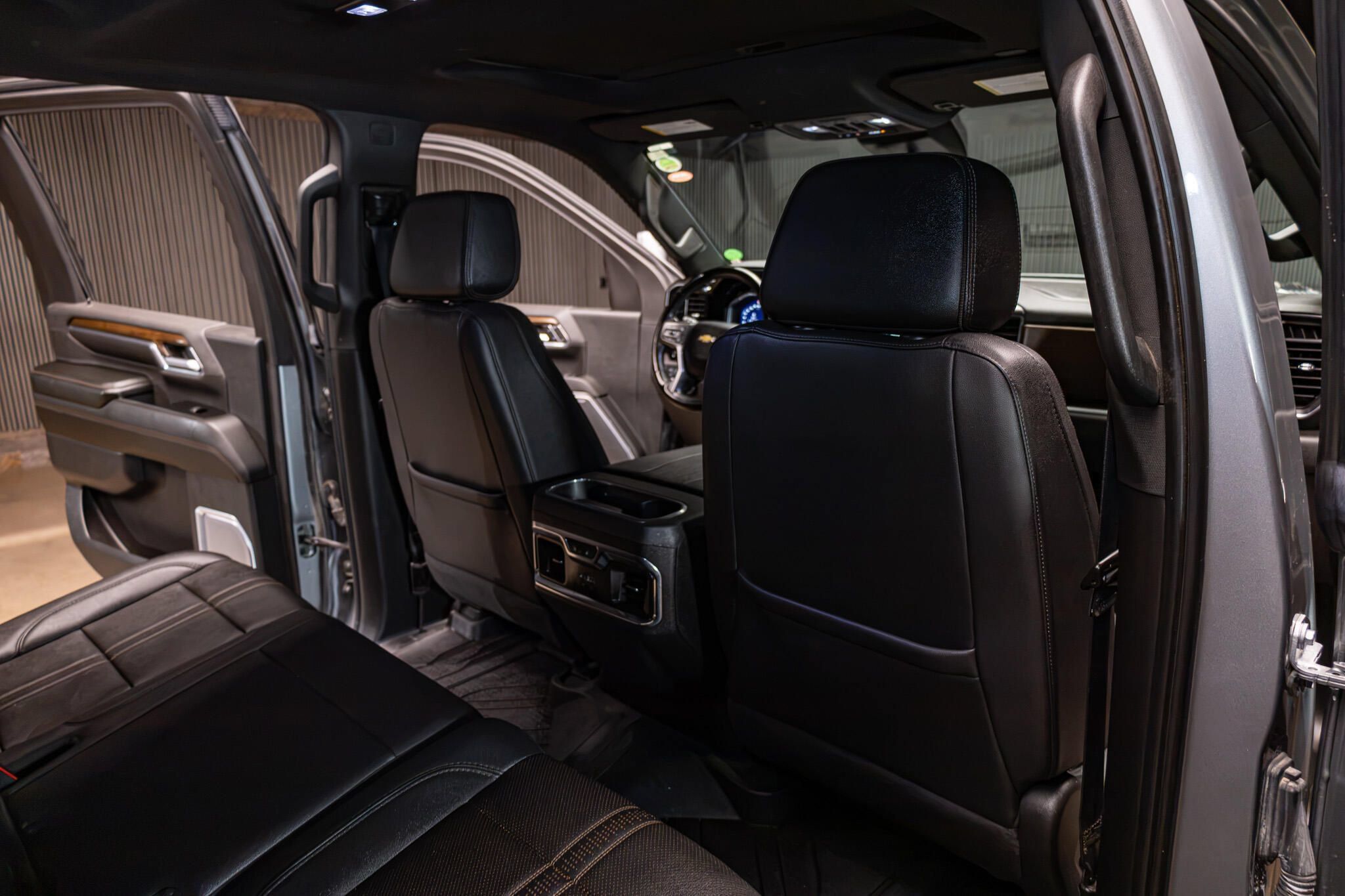 Used 2024 Chevrolet Silverado 3500 High Country w/ High Country Premium Package AWD/4WD image 26