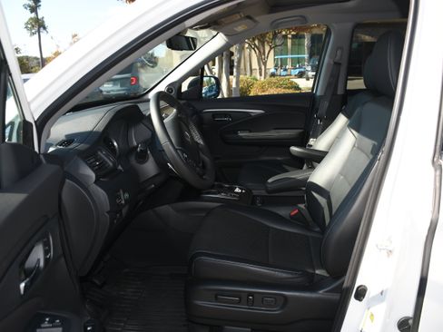 Certified 2023 Honda Ridgeline RTL image 8