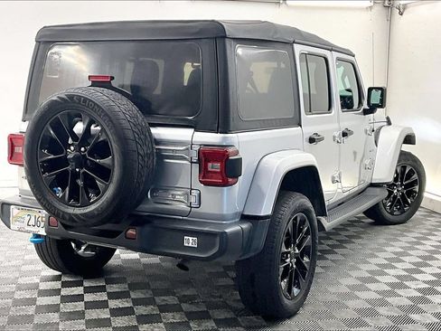 Used 2022 Jeep Wrangler Unlimited Sahara AWD/4WD image 12