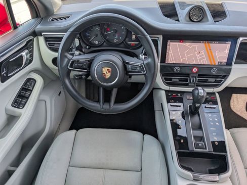 Certified 2024 Porsche Macan AWD/4WD image 19