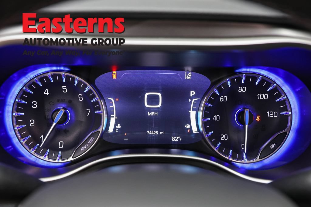 Used 2023 Chrysler Pacifica Touring-L FWD image 19