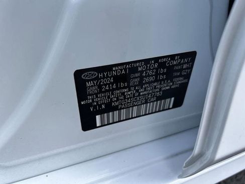 Used 2025 Genesis G70 2.5T image 31