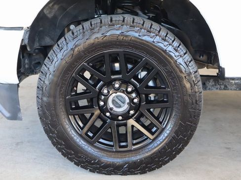 Used 2022 Ford F250 Lariat w/ Black Appearance Package image 11