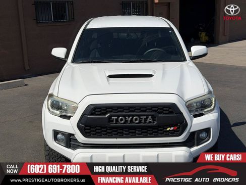 Used 2017 Toyota Tacoma TRD Sport w/ Tow Package (A/T) AWD/4WD image 2