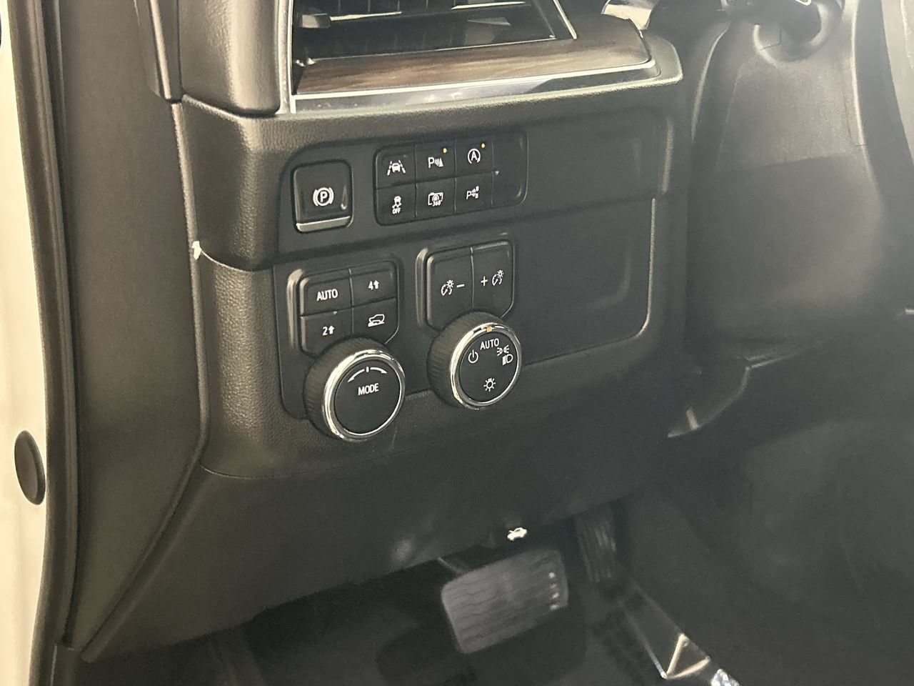 Used 2025 Chevrolet Tahoe LT AWD/4WD image 13
