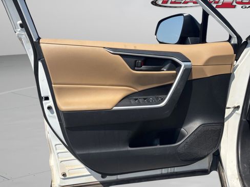 Used 2019 Toyota RAV4 LE FWD image 24