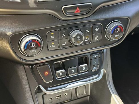 Used 2021 GMC Terrain SLE w/ Driver Convenience Package FWD image 29