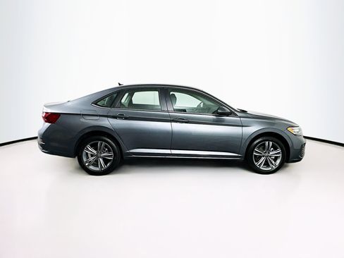 Used 2024 Volkswagen Jetta SE image 10