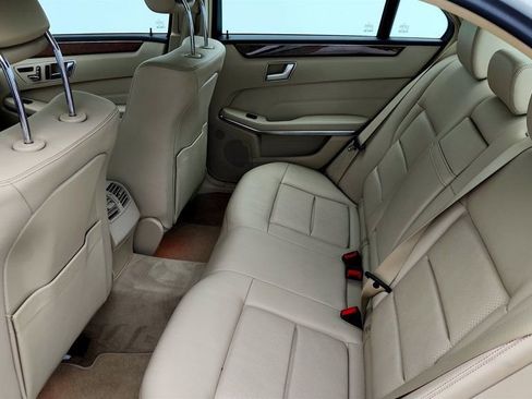 Used 2014 Mercedes-Benz E 350 4MATIC Sedan image 21