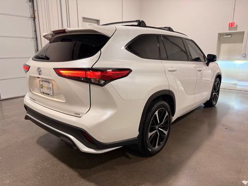 Used 2021 Toyota Highlander XSE FWD image 5