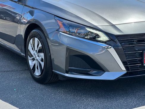 Used 2025 Nissan Altima 2.5 S FWD image 11
