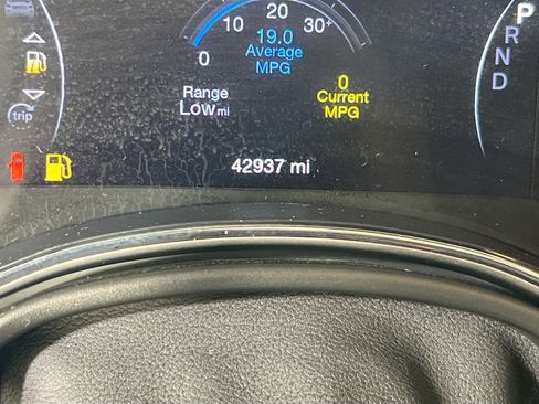 Used 2022 Jeep Grand Cherokee Laredo X image 12