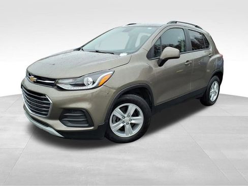 Used 2022 Chevrolet Trax LT w/ LT Convenience Package image 2