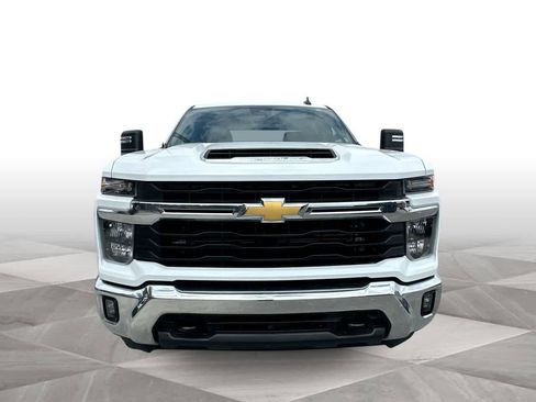 Used 2025 Chevrolet Silverado 2500 LT w/ Convenience Package AWD/4WD image 3