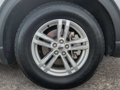 Used 2020 Ford Explorer XLT RWD image 14