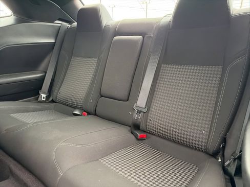 Used 2019 Dodge Challenger SXT image 40