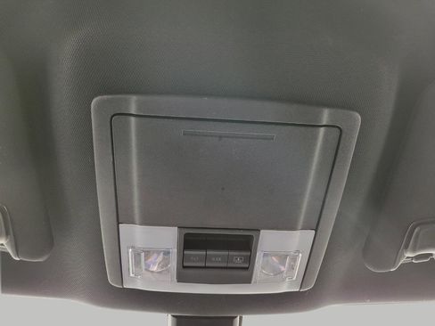 Used 2018 Ford Explorer Platinum image 17