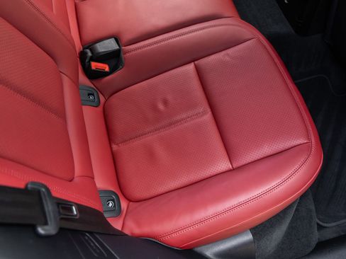 Certified 2023 Porsche Macan image 42