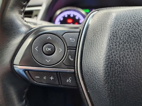 Used 2018 Toyota Camry XLE image 18