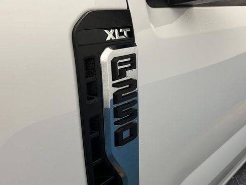 Used 2023 Ford F250 XLT AWD/4WD image 32