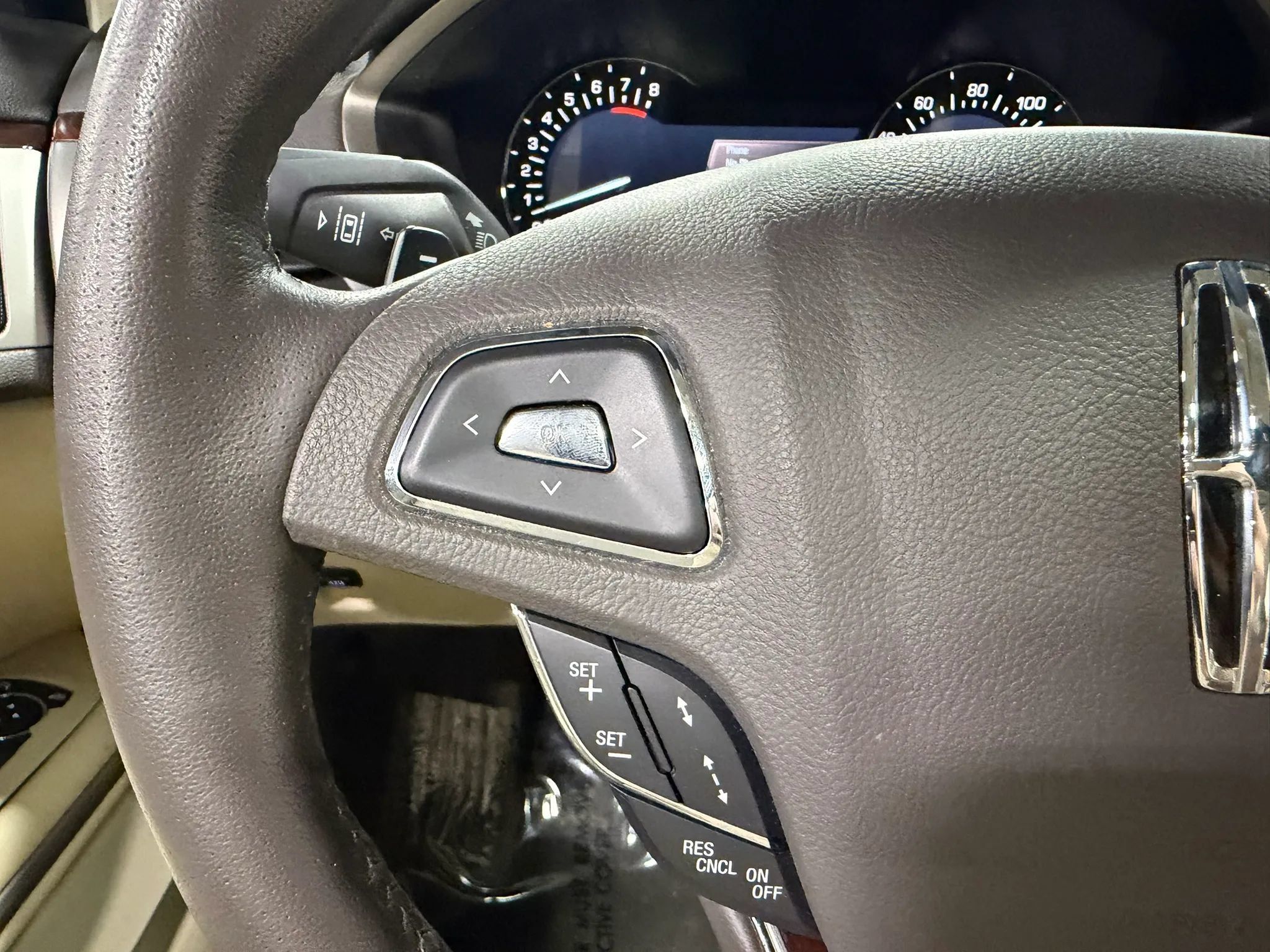 Used 2013 Lincoln MKZ FWD image 15