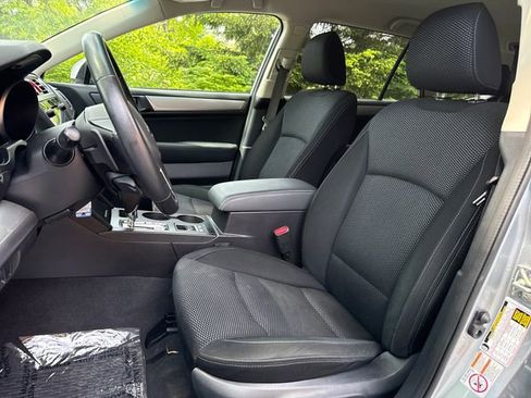 Used 2017 Subaru Outback 2.5i Premium w/ Popular Package #2 AWD/4WD image 9