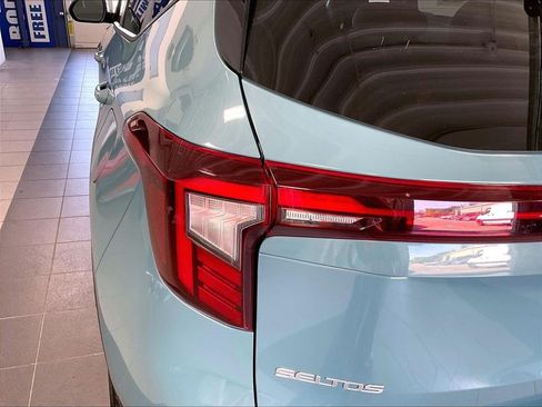Used 2025 Kia Seltos S AWD/4WD image 32