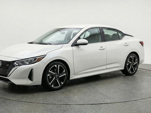 Used 2025 Nissan Sentra SV FWD image 3