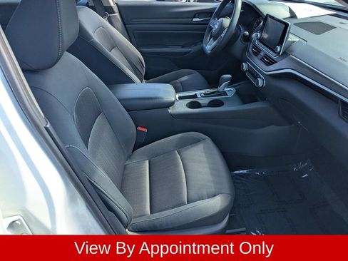 Used 2025 Nissan Altima 2.5 SV FWD image 30