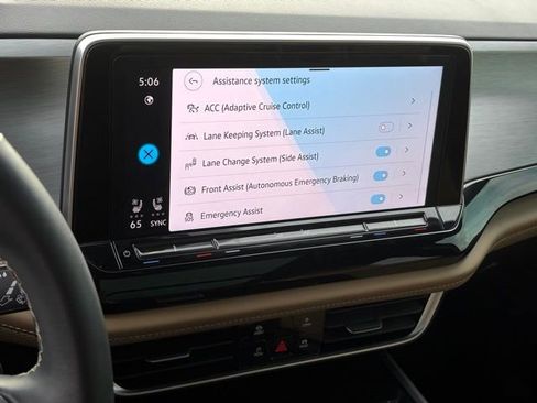 Used 2024 Volkswagen Atlas Cross Sport SE image 15