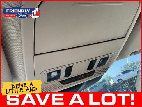 Used 2022 Ford Explorer XLT AWD/4WD image 32