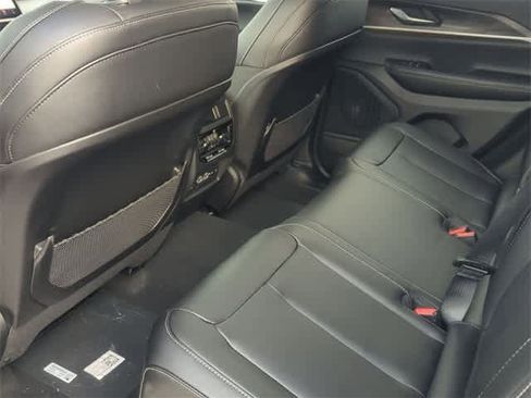 New 2025 Jeep Grand Cherokee Limited image 18