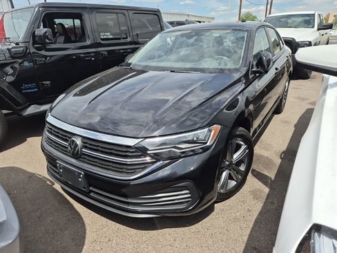 Used 2024 Volkswagen Jetta SE image 5