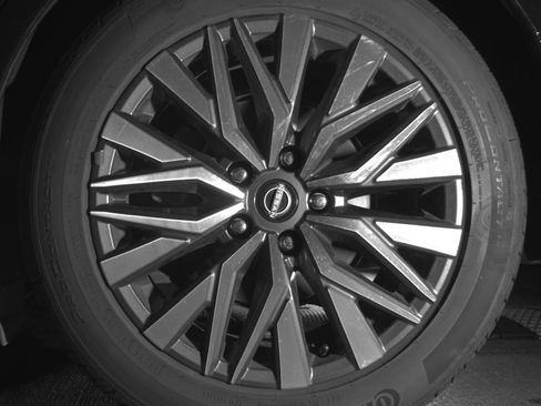 Used 2025 Nissan Altima 2.5 SV FWD image 14
