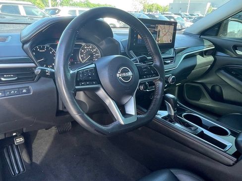 Used 2023 Nissan Altima 2.5 SR w/ SR Premium Package FWD image 4