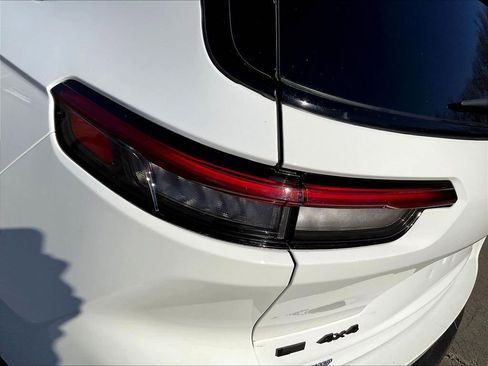 Used 2022 Jeep Grand Cherokee L Limited w/ Black Appearance Package image 33