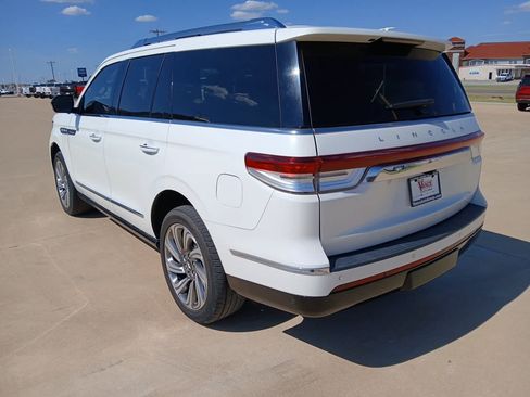 Used 2024 Lincoln Navigator Reserve AWD/4WD image 3