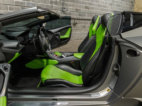 Used 2017 Lamborghini Huracan LP 580-2 RWD image 37