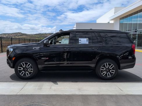 Used 2024 GMC Yukon AT4 w/ Technology Package AWD/4WD image 5