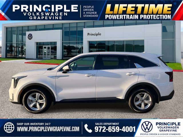 Used 2026 Kia Sorento LX FWD image 5