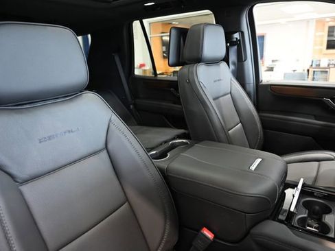 New 2026 GMC Yukon Denali w/ Denali Reserve Package image 10