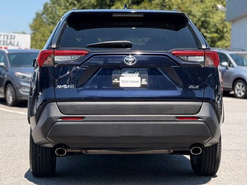 Used 2019 Toyota RAV4 XLE FWD image 4