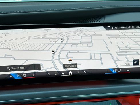 Certified 2023 BMW 740i image 25