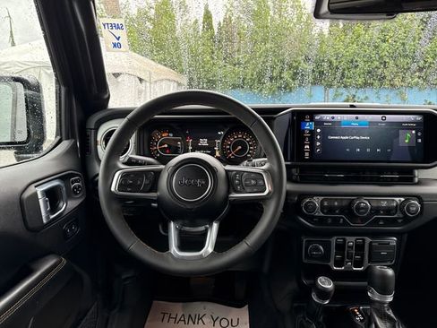 Used 2025 Jeep Wrangler Unlimited Sahara AWD/4WD image 19