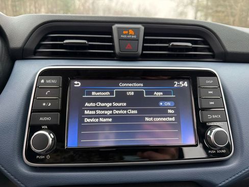 Used 2025 Nissan Versa SV image 39