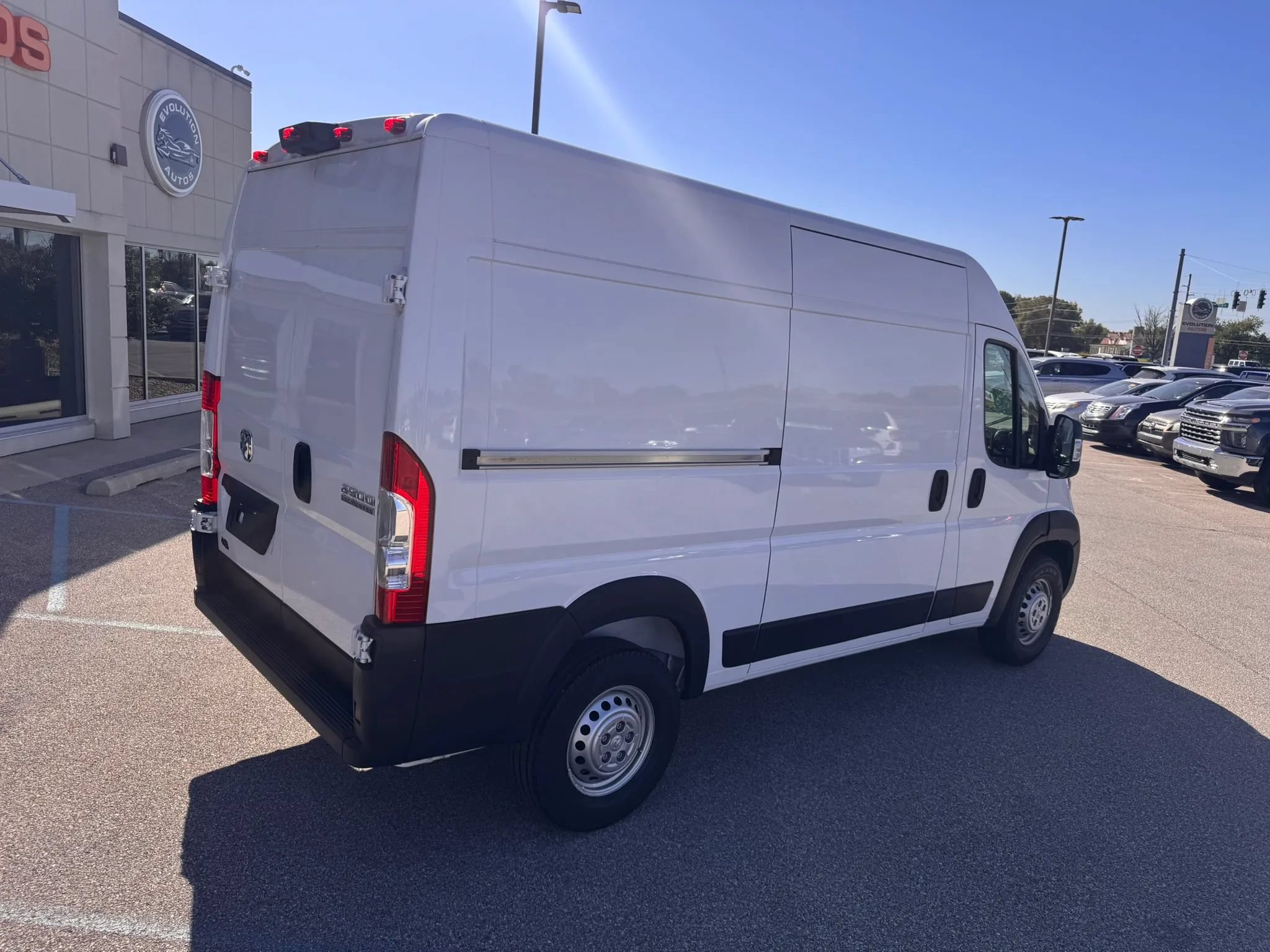 Used 2024 RAM ProMaster 2500 w/ Convenience Group FWD image 6
