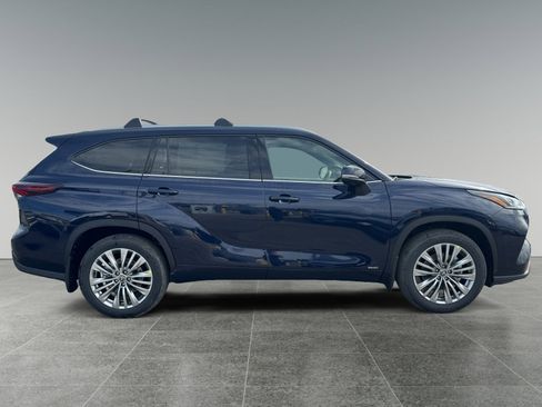 New 2026 Toyota Highlander Platinum AWD/4WD image 6