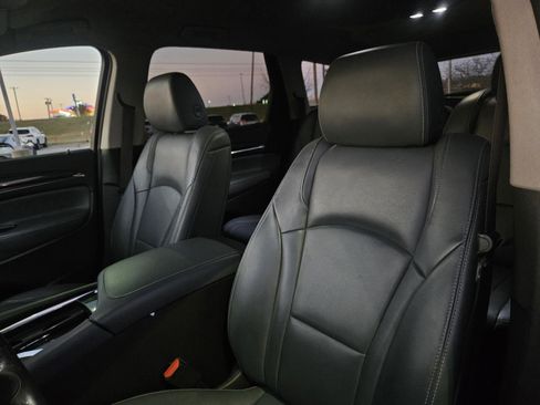 Used 2021 Buick Enclave Essence image 10