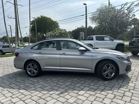 Used 2024 Volkswagen Jetta SE FWD image 19